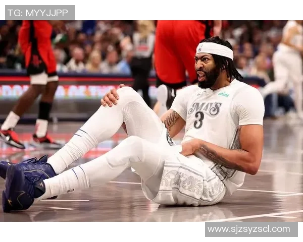 足球球星跨界挑战三分球 投身篮球场的惊艳表现与背后故事